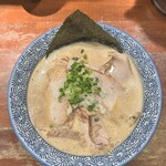麺や而今 - 魚介牛鶏豚骨チャーシューらぁめん（1300円）