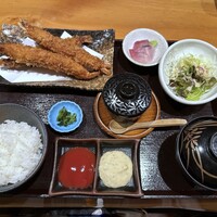 大漁市場 なるみ乃 - ＊上から。海老フライの存在感がスゴイ。(´∀｀*) 他に「お刺身」「茶碗蒸し」なども付き、これで1,280円はお安いでしょ。(ﾉ∇≦*)