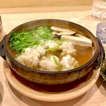 味ひろ - 鱧と松茸のお鍋　優しく沁みいる旨さ！