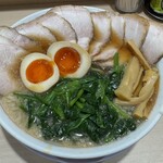 ラーメンみなみ - チャーシュー背脂中華+チャーシュー+ほうれん草+味玉