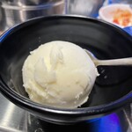 韓国式焼肉マヤクカルビ - ラストは季節のシャーベット