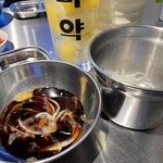 韓国式焼肉マヤクカルビ - 玉ねぎスライスはおかわり自由。