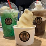 烏城カフェ - コーヒーフロート、クリームソーダ、白桃ソフト