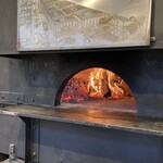 ロルノ - オーナー・遠藤さんが自ら作った『薪窯』