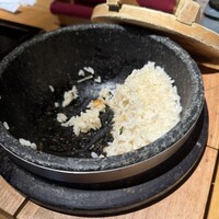 ダイナミックキッチン＆バー 響 中之島フェスティバルプラザ店 - 鯛めしは土鍋で提供→おこげが美味しい！