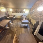 菓のん - モダンな雰囲気の店内は、ゆったりとした音楽が流れています。