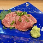 276437297 - 黒毛和牛炙り刺