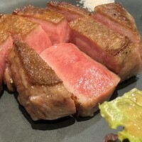 卓 - 厚切り牛タンステーキ