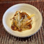 すし処 ひさ田 - 虎河豚(下関産)の皮と身、煮詰め、辛味大根おろし、黒胡椒