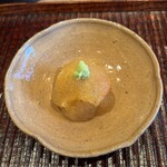 すし処 ひさ田 - 紅ずわい蟹(鳥取県産)と蒸し雲丹の真薯、土佐酢ジュレ