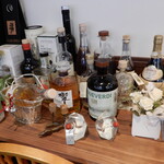 La Rondine - お酒も装飾の内