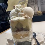 Art Gallery Cafe 茶々華 - グラスに上からカスタード、紅はるか甘煮、ライスパフ、りんごのコンポート、ヨーグルトムース