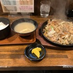 寺子屋 - ミックス焼きそば定食¥1300-(2024/12/14)