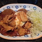カレーとハンバーグの店 バーグ - スタミナカレー焼玉子入り（税込¥950）／キャベツのせ（税込¥70）