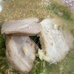 江ちゃんラーメン - アップ！チャーシュー良き♬