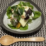 ユーリカ - スモークチキンと胡桃、リンゴのサラダ