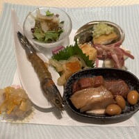 崎陽軒本店 嘉宮 - 前菜盛り合わせ　これだけでもとてもたくさんで嬉しい♡  車海老、プリッとしてました