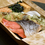 刷毛じょうゆ 海苔弁 山登り - [午後限定] 紅鮭塩焼の海苔弁＠税込1,380円│土曜15:14頃訪問