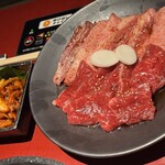 焼肉トラジ - ハラミと赤身ロース