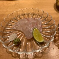 鮨 匠海 - 宇和島の真鯛。2日寝かせ。藻塩か特選のお醤油をお好みで。
