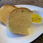 Tendre - 表面はパリっとして中はしっとりと柔らかくて、噛めば噛むほど甘味が口中に広がります。