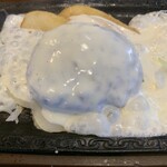 ステーキガスト - 料理写真:とろとろチーズソースONチーズINハンバーグ 1,099円
