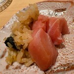 すが弥 - ひと口ではおチョボ口に入らないので、二回に分けていただきました