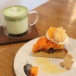 ハナツムリ - 【2024.12】蓮台寺柿と柑橘のタルト(税込726円)、宇治抹茶ラテ(税込580円)