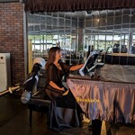 三田屋本店 やすらぎの郷 - ピアノの生演奏