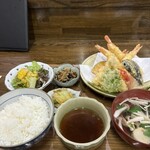 味亭花の家 - エビ4天ぷら定食