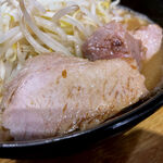 ラーメン 豚嵐 - 下味がしっかり付いており美味しいですね。