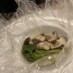 鉄板食堂BARREL - 大黒しめじの鉄板包み焼き