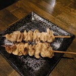 月光浴 - 鶏皮(塩)がパリパリすぎる！