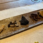 出羽屋 - ヌキウチの味噌漬け、ホンシメジ、香茸、アミタケ、さくらしめじ