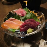 拉薩 - 初手　マグロの赤身は良い色