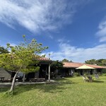 海のイスキア - 海側から建物を見るとこんな感じ。
ここはとんでもなく素敵なところです。