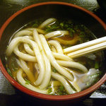 利右衛門 - 「釜あげうどん（大盛）」つけ汁に浸けた麺