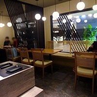 駒形前川 東京スカイツリー ソラマチ店 - 落ち着いた雰囲気の店内
