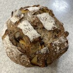 ARCADE BAKERY - クルミと紅茶リンゴのカンパーニュ