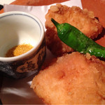 黒んぼ食堂 - セットの唐揚げ、カレー塩付き