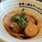 世界一暇なラーメン屋 -  KUROFUNE大盛り＋味玉で950円也