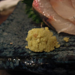 炭火焼酒亭ローリンストーン -  活〆シマアジ刺　ズームアップ