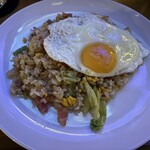 NEO SHOT BAR　深海の洞窟 - 中華風ベーコンピラフ