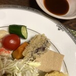 ちかさんの手料理 - 副菜は芋のフライ、高野豆腐、マカロニサラダ、かぼちゃの炊いたん、きゅうりの漬け物。