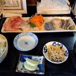 魚笑 - 本日の刺身定食ごはん大盛&ごはんおかわり