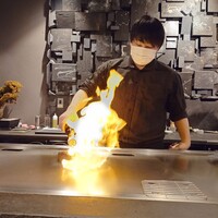 鉄板焼 漆 - 写真掲載許可済。ライブ感ありますね！