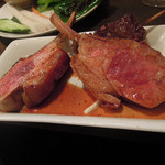 炭火焼酒亭ローリンストーン -  名物／豪州産骨付きラムロース