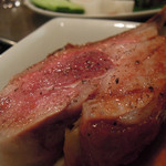 炭火焼酒亭ローリンストーン -  名物／豪州産骨付きラムロース　ズームアップ