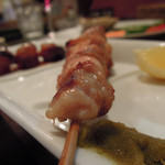 炭火焼酒亭ローリンストーン -  愛媛県産伊予鶏 炭火焼　ズームアップ