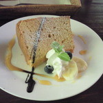 エッセンス -  ケーキセット　￥１０００のケーキ（キャラメルバナナシフォン）